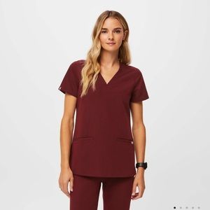 Figs casma three pocket scrub top